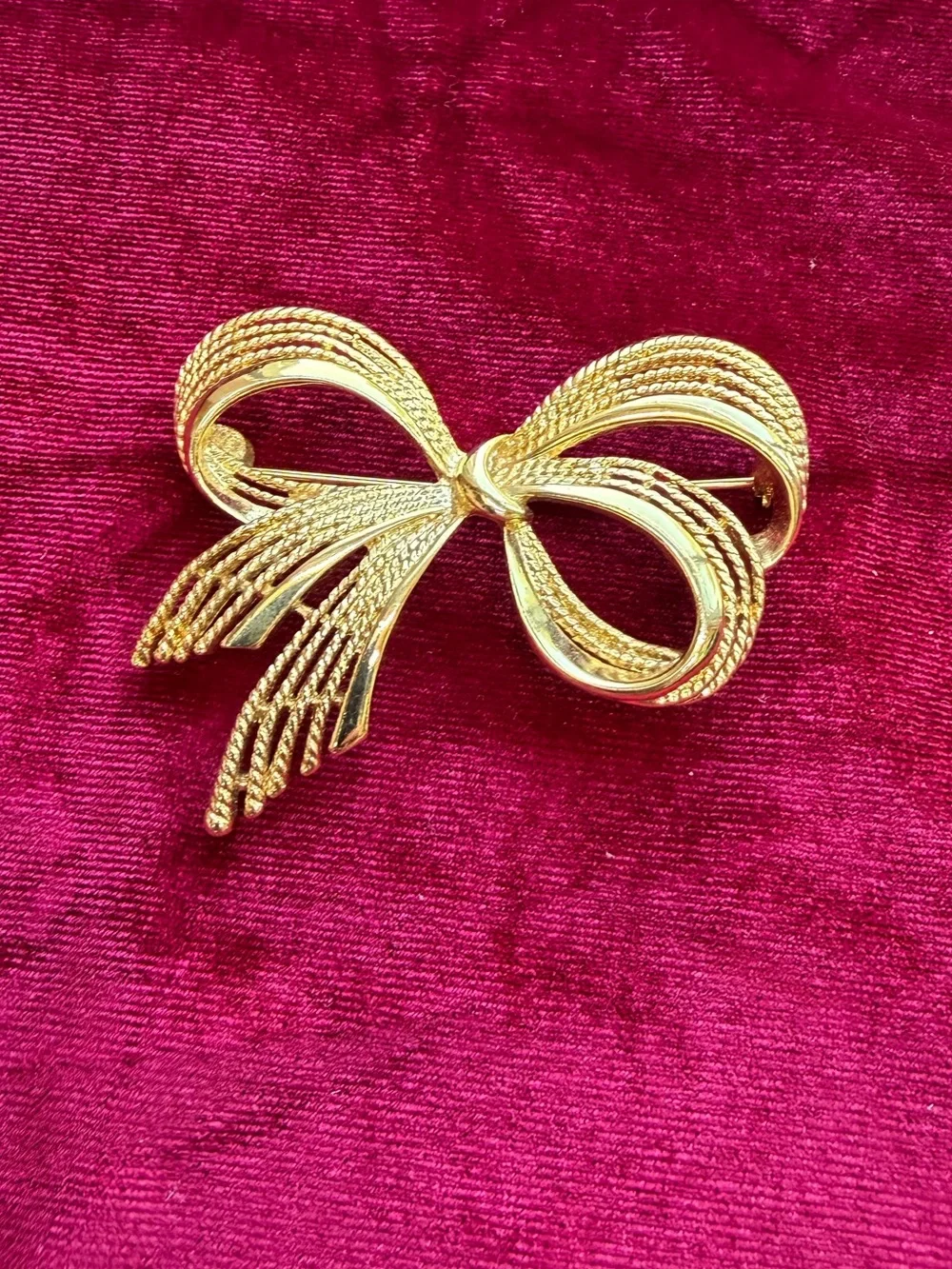 Vintage Napier Gold Tone Ribbon Brooch